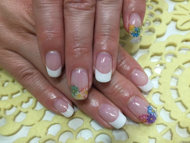 ニコル・白フレンチ